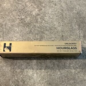 Hourglass Unlocked Mascara in Gold Box